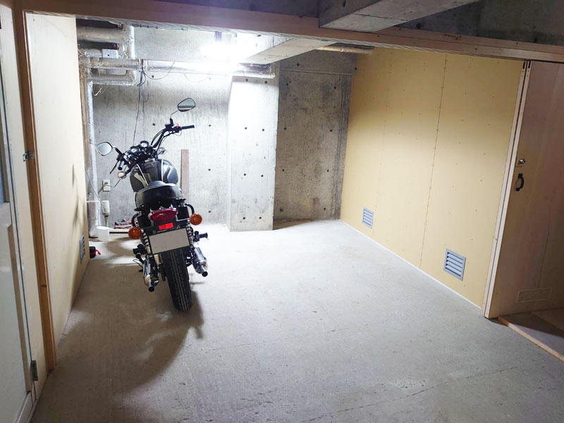施工後　バイクスペースが広くなった車庫