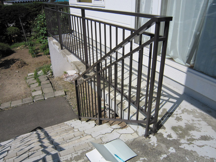 施工前の階段