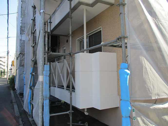 バルコニー施工中