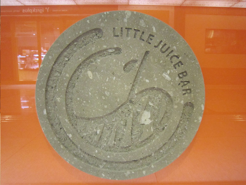 札幌軟石のロゴ　接写