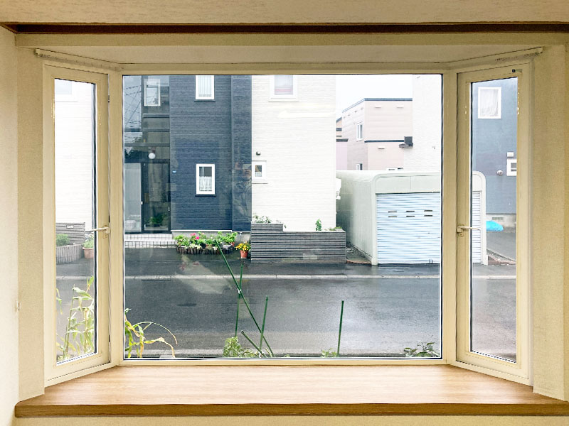 施工後のリビング窓と窓台