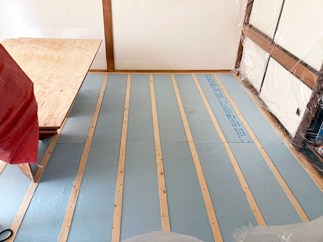 断熱材を敷いた床