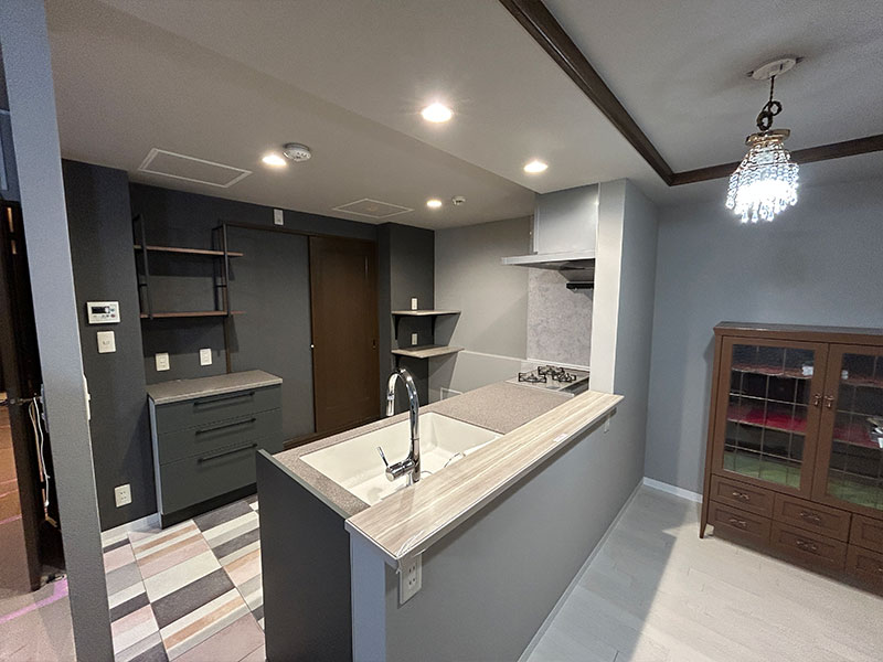 リビング側からキッチンを見る