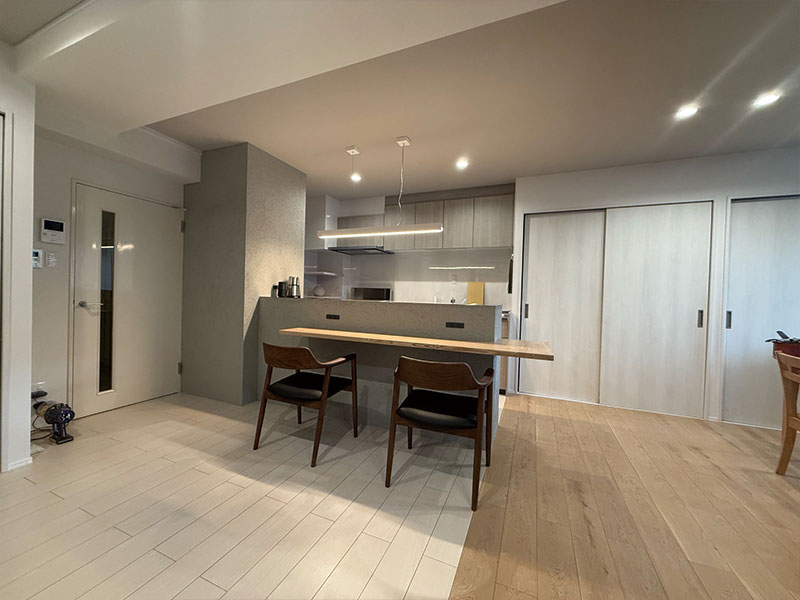 施工後別方向からキッチンを撮影