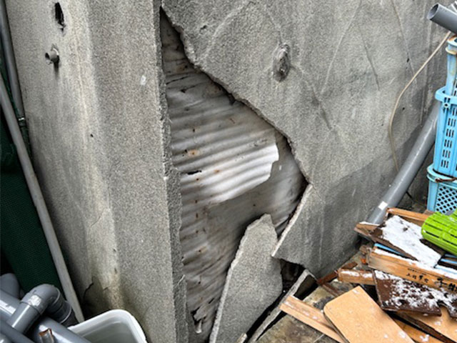 施工前の壊れた外壁