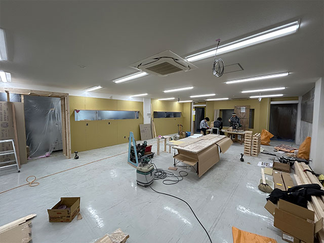 間仕切り施工中