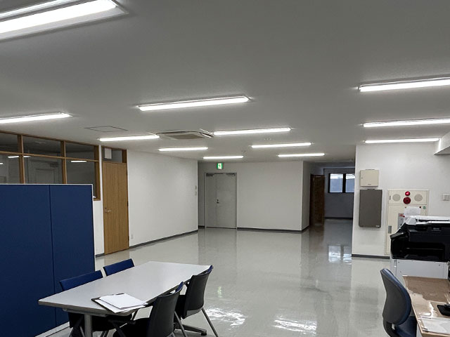 施工前のフロア(別方向)
